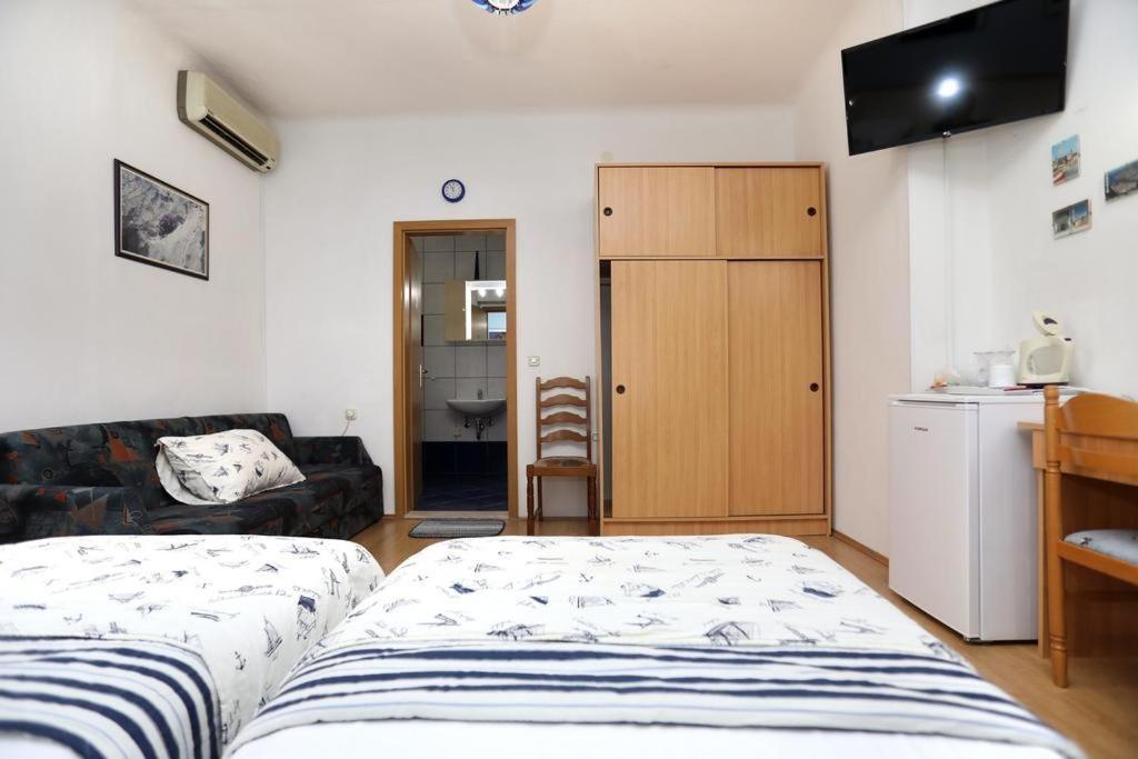 Rooms With A Parking Space Trogir - 17442 Bilik gambar