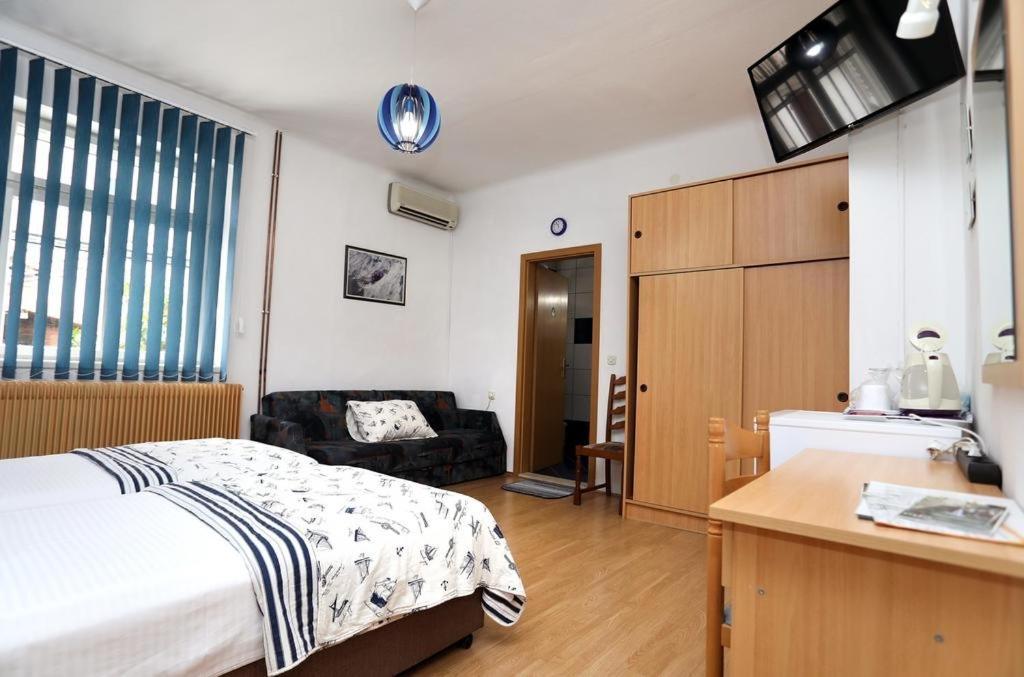 Rooms With A Parking Space Trogir - 17442 Bilik gambar